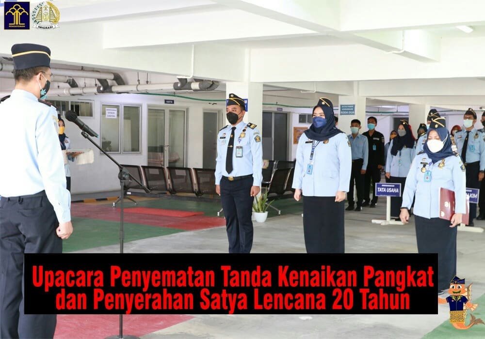 UPACARA PENYEMATAN TANDA KENAIKAN PANGKAT DAN PENYERAHAN SATYA LENCANA 20 TAHUN